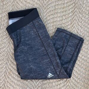 Adidas Medium Cropped Leggings Techfit Capri Length Gray EUC